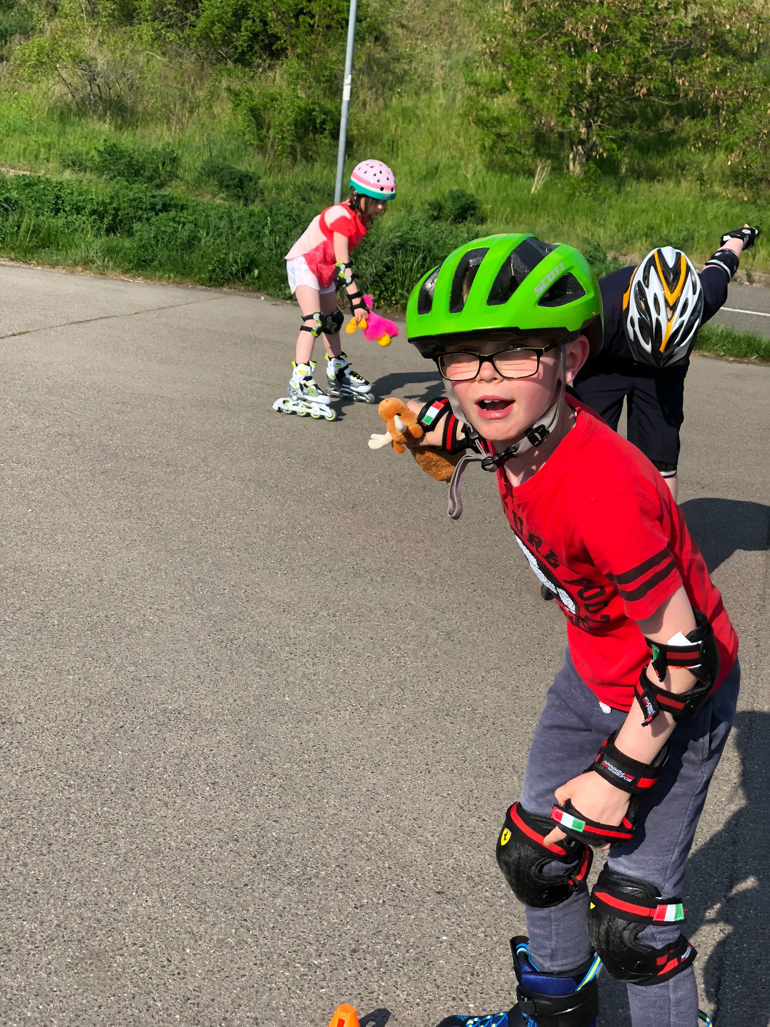 Hlásíme velmi úspěšný start kurzu inline bruslí. Je to sluníčkem a nebo našimi skvělými lektory? Odpověď hledejme u dětí… Za lektorský tým posíláme foto pozdravy. Prý panuje parádní nálada a […]