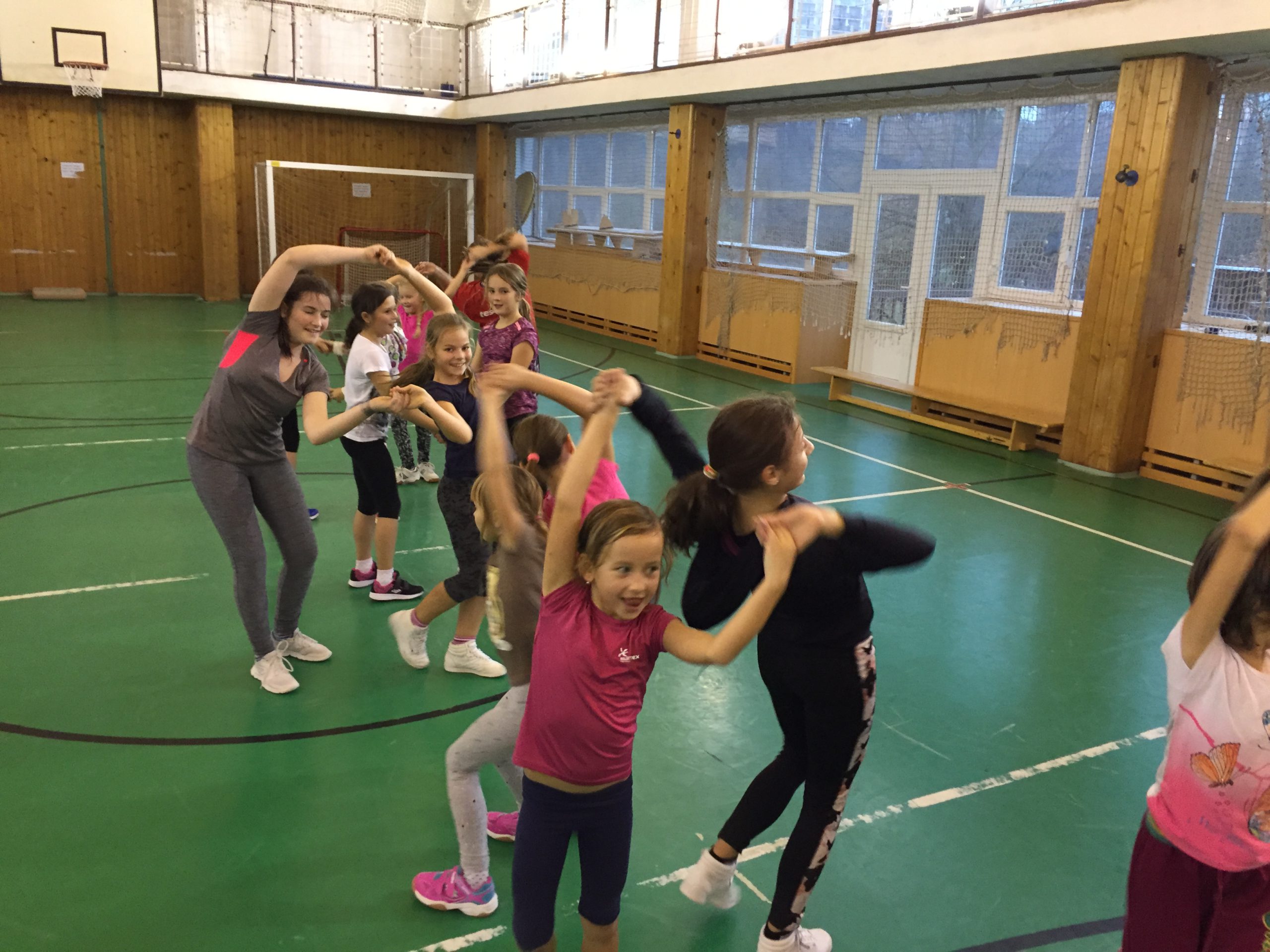   Každou středu a čtvrtek se doslova sportovně blbne. Naposledy jsme neudělaly ani jeden krok po tělocvičně nesportovně – krásné spojení řádění s AE přípravkou. A nakonec přišlo překvápko – […]